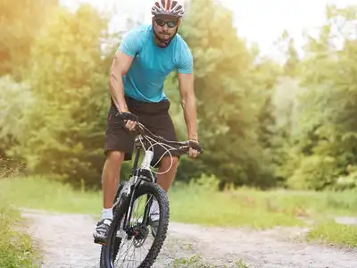 Pedal Sem Suor: Guia Completo para Amenizar o Calor na Bike em Dias Quentes