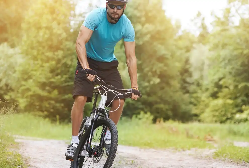 Pedal Sem Suor: Guia Completo para Amenizar o Calor na Bike em Dias Quentes